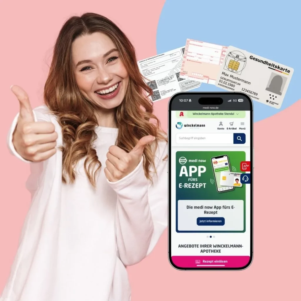 ine junge Frau zeigt beide Daumen hoch, daneben ein Smartphone mit dem Hinweis „medi now App fürs E-Rezept“ sowie Muster eines Rezepts und einer Gesundheitskarte.